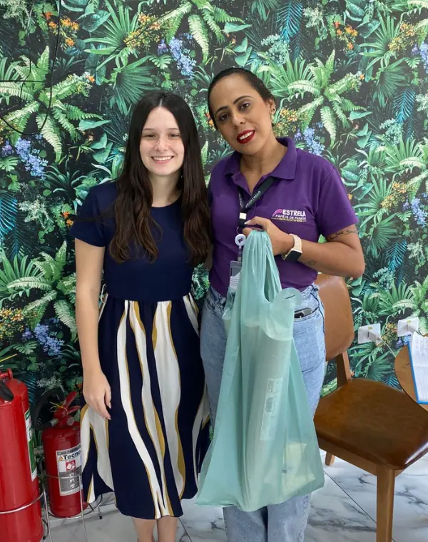 Cliente satisfeito na loja Estrela